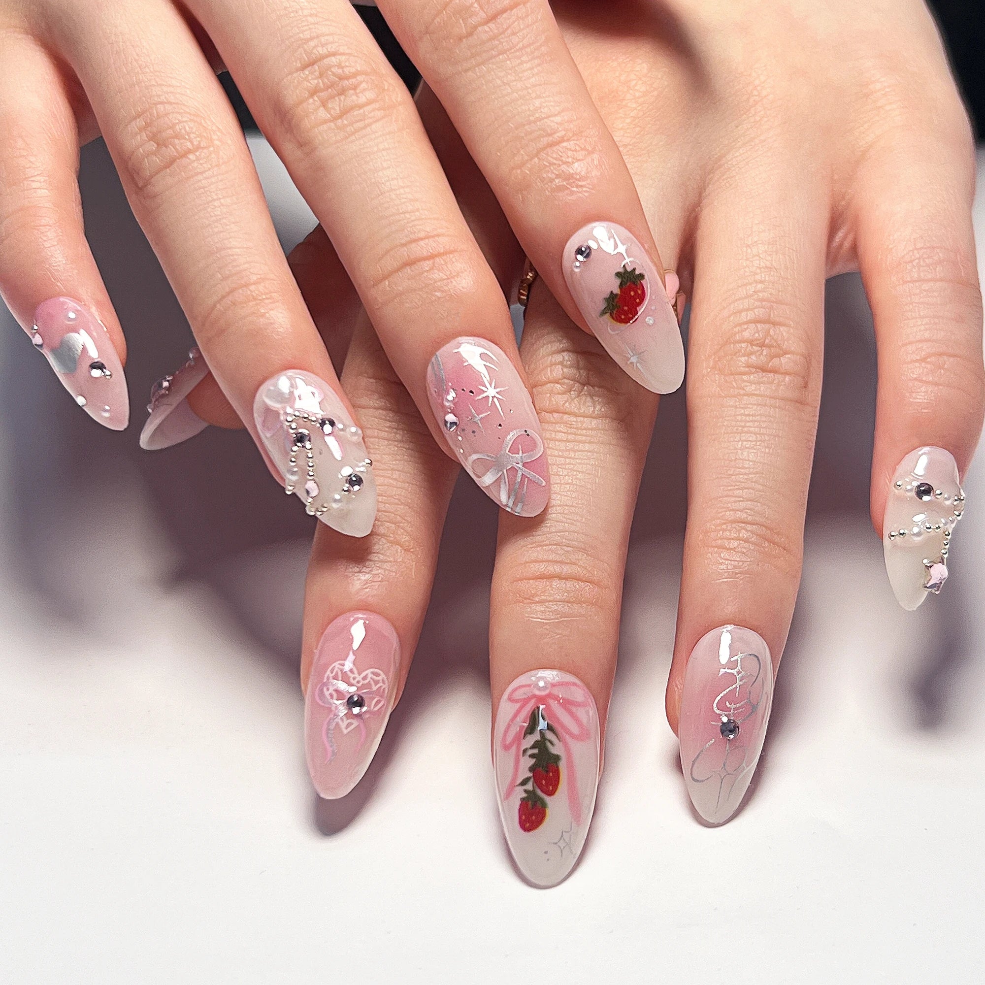 24 Pcs Pink Bling Chain With Blush Bow and Strawberry Details Press on Nails Artificial Fingernails Customize False Nails 3404