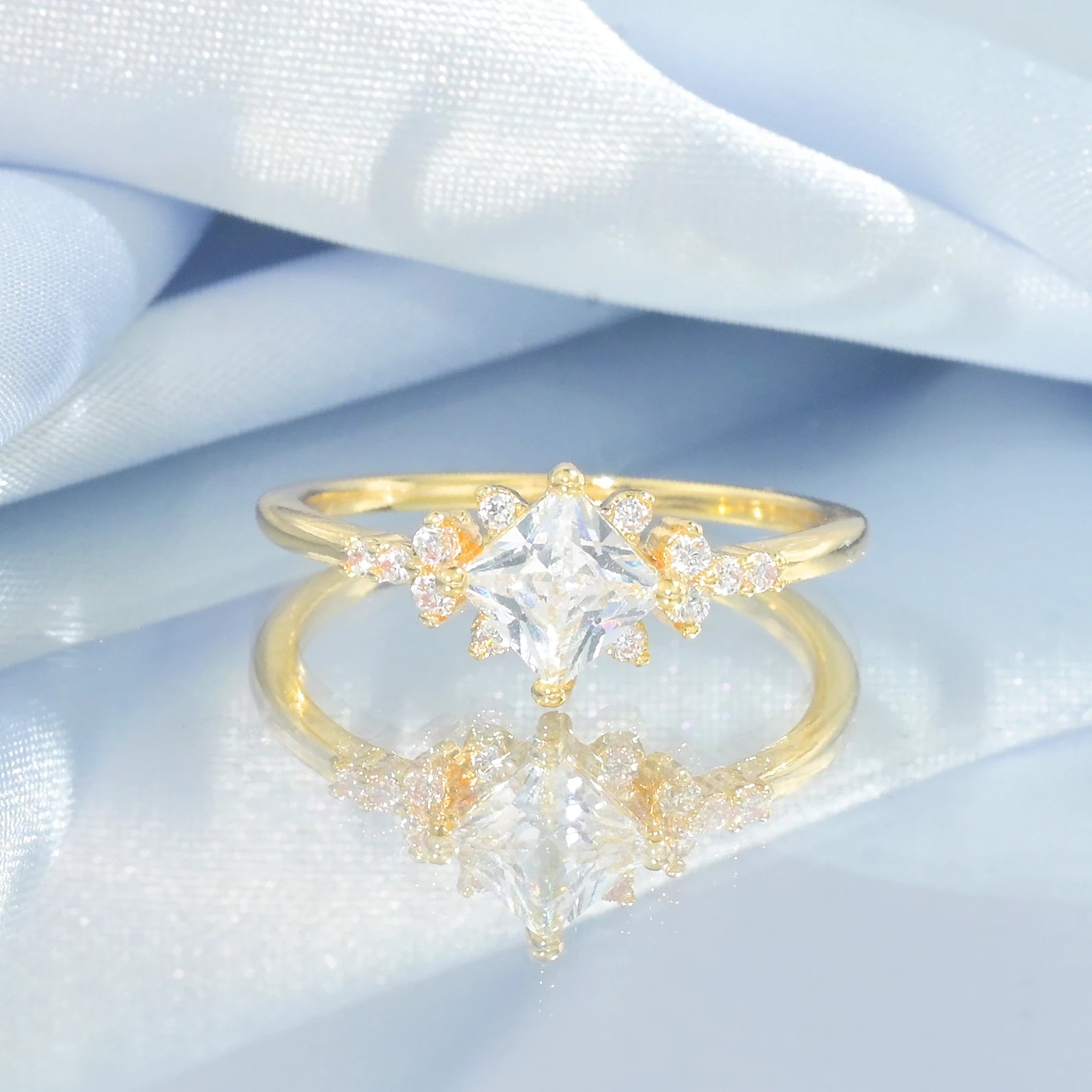 Solid Gold Rings for Women Wholesale 10K 14K 18K with VVS Moissanite and Oval Cut