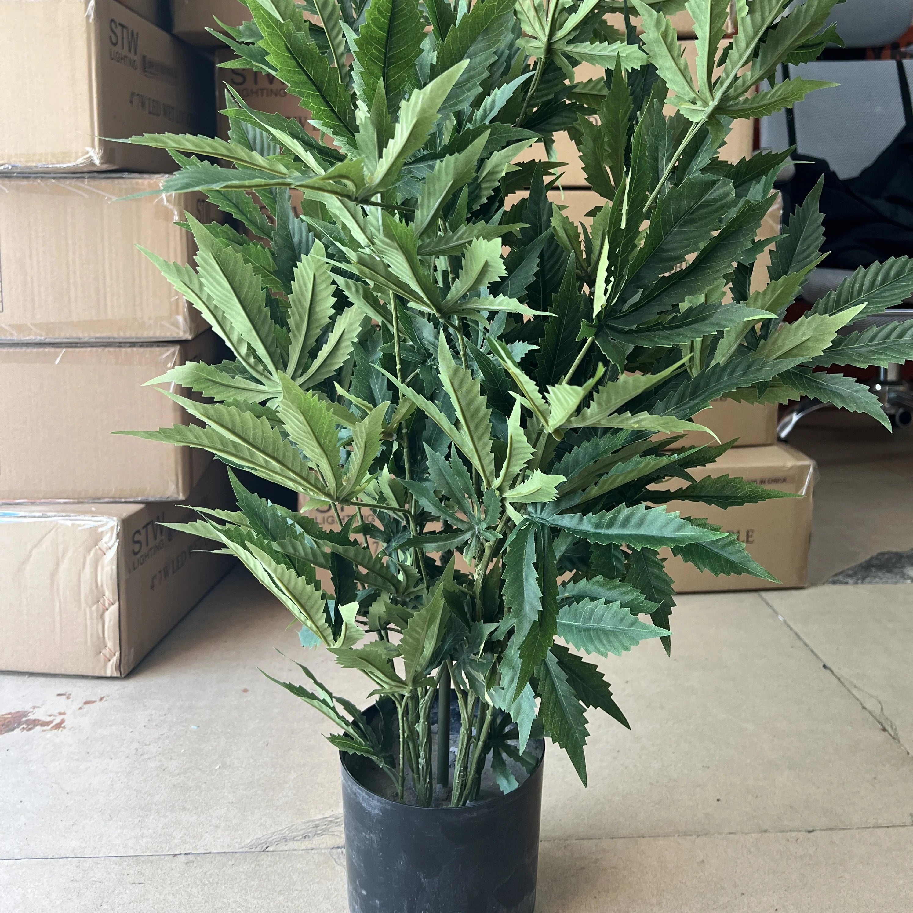 Artificial Green Hemp Plant Fabric & Plastic with High Realism 5-8 Year Lifetime 50-150cm Customizable Size for Indoor Decor