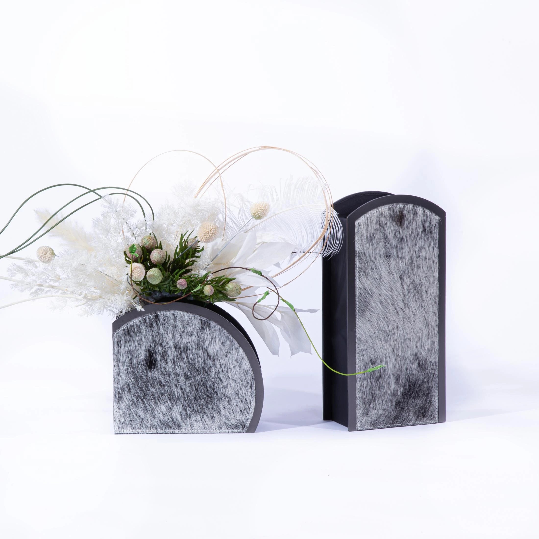 Original Design Luxury Flower Vase Stainless Steel Wedding Decor OEM/ODM Europe Style Natural Leather Supply Product