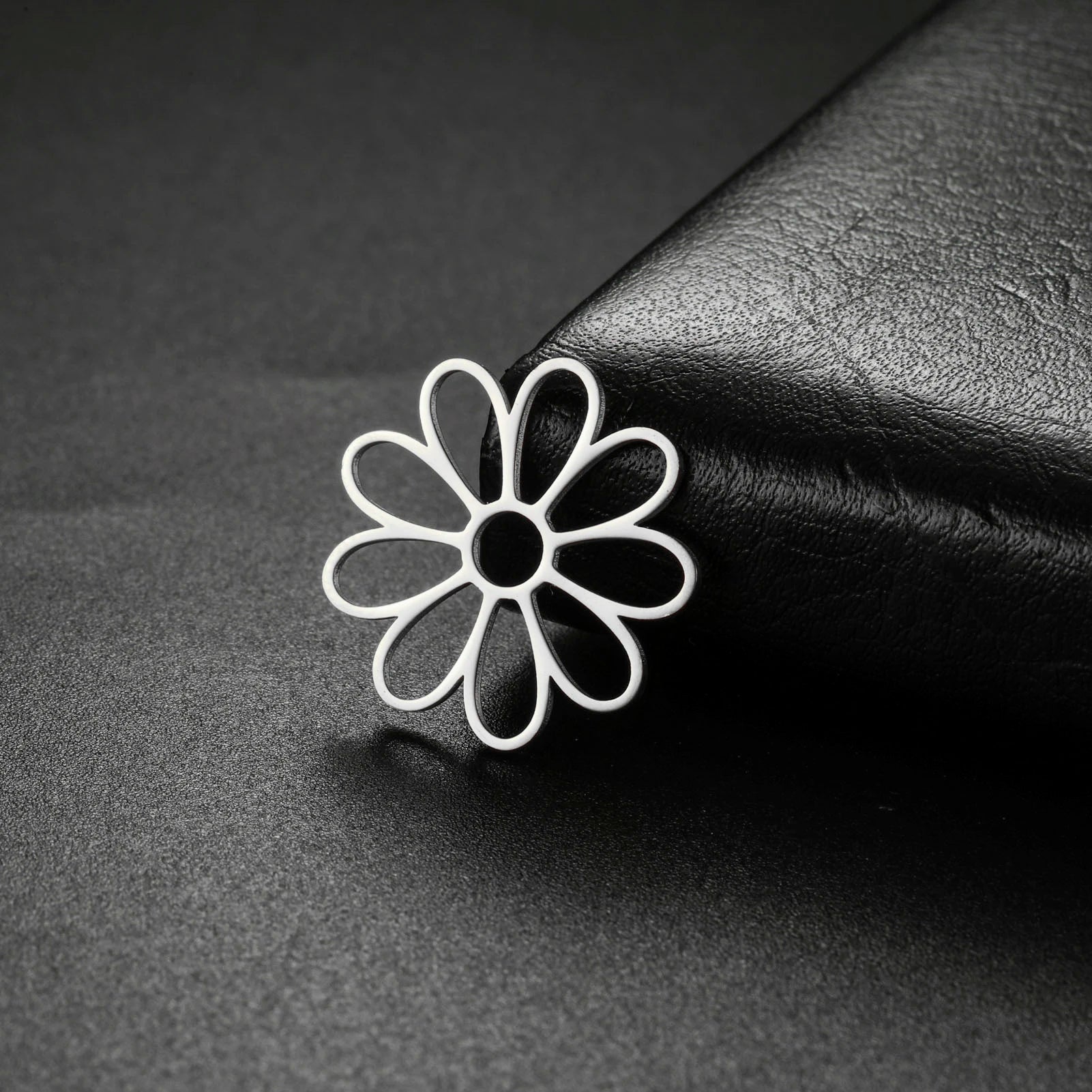 Hollow Out Stainless Steel Flower Charm  Gold Plated Accessories for Jewelry Making Mini Pendants for Necklace Bracelet