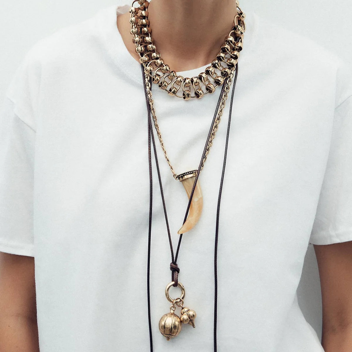 2025 New Arrival Fashion Jewelry Unique Multi Layer Stacked Animal Horn Pendant Necklace Three Layered Vintage Resin Necklace