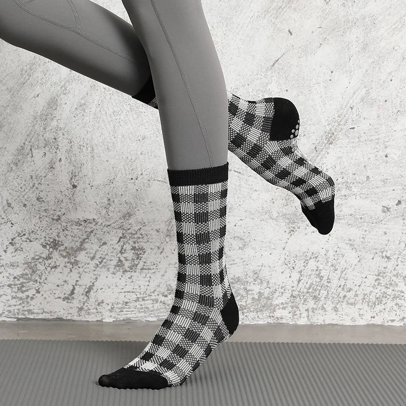 Custom Logo Anti-Slip Sweat-Absorbent Breathable Cotton/Spandex Yoga Dance Socks with Logo on Bottom for Autumn