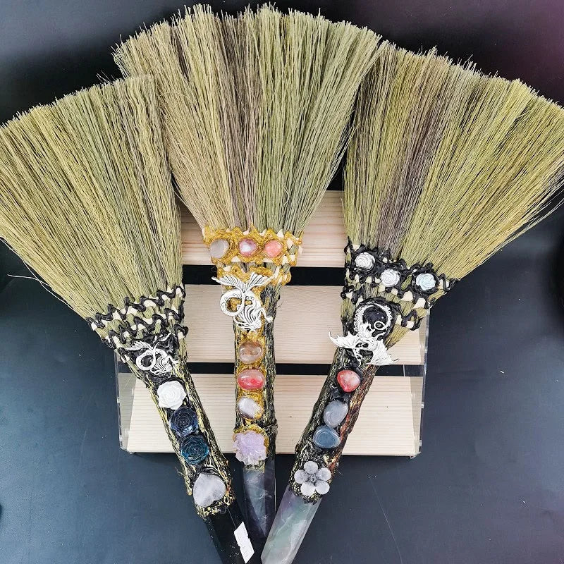 Wholesale Folk Crafts Fluorite Magic Broom Crystals Polished Amethyst Witch Broom Energy Quartz Gemstone Model Love Decor Gifts