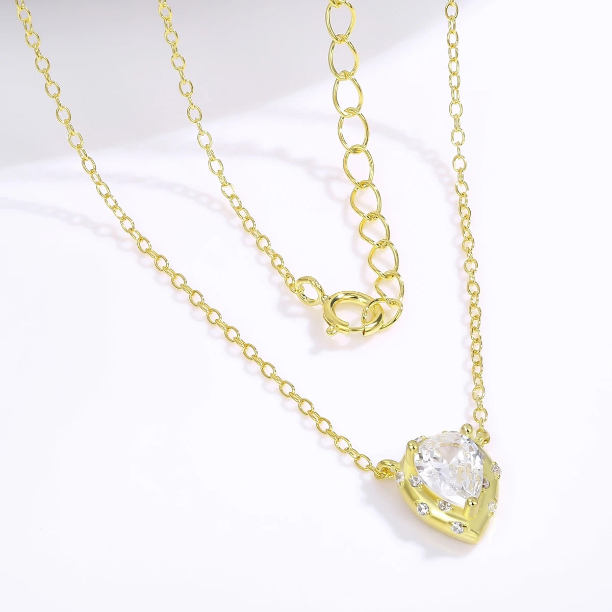 Wholesale New Fashion Bling Bling 18k Gold Brass Zircon  Pendant for Women Cross Necklace Women
