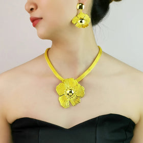 24K Golden Color Dubai Jewelry Set Fashion Flower African Jewelry Women's Banquet Petal Necklace Earring Set Accessories
