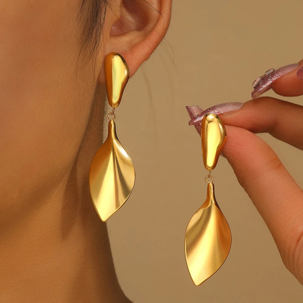 Simple and Luxurious All-Match French Retro 18K Gold Plated Stainless Steel Geometric Pendant Earrings for Ladies