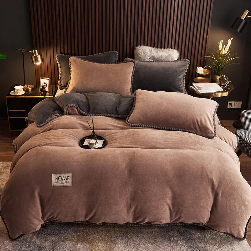 Wholesale Luxury King Size Microfiber Bedding Set 300TC Soft Sheets for Winter Folded Feature Manufacturer Direct