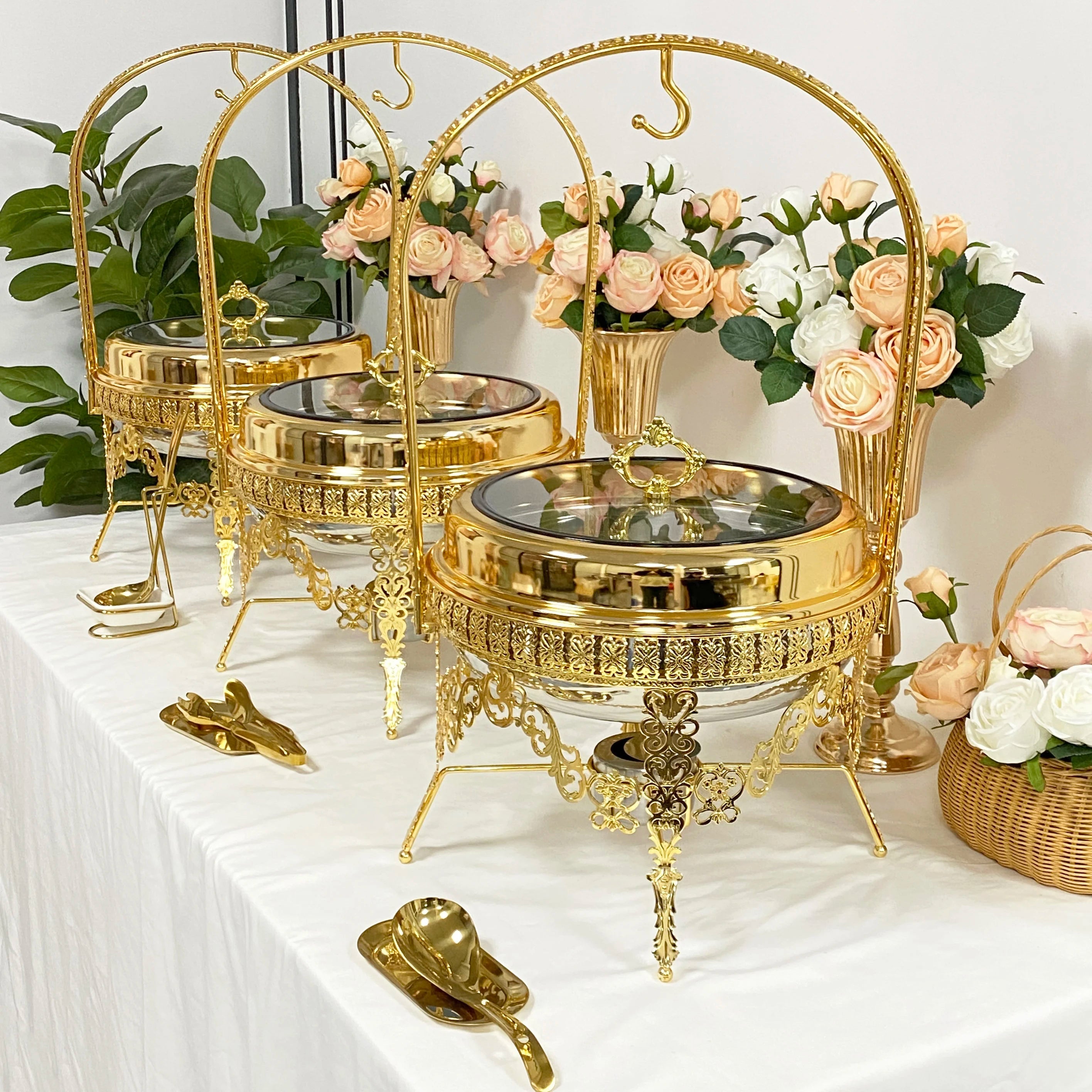 2026 Fancey Gold Embellished Banuate Ornate Chafing Dish Buffet With Hanging Lid Transparent Cover Butterfly Chaffing Dishes