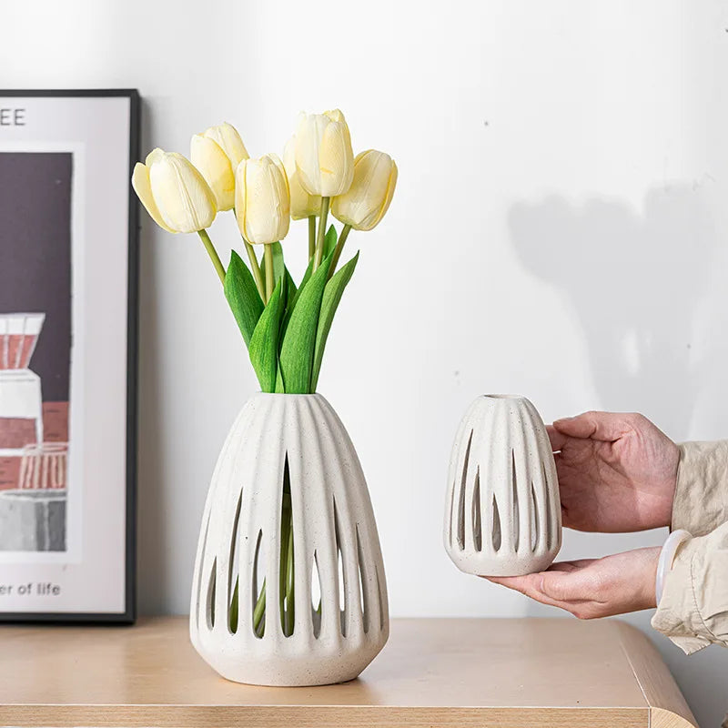 Wholesale Creative Antiqued Hollow Ceramic Vase Simple New Indoor Small Porcelain Desktop Flower Insert Home Decor