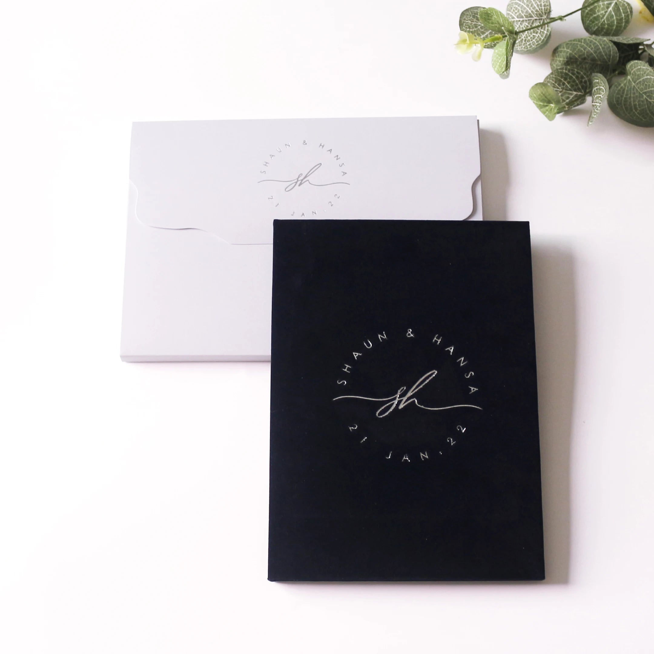 Luxury Handmade Navy Blue Velvet Hardcover Invitations Silver Mirror Acrylic Cards With White Foil Envelopes