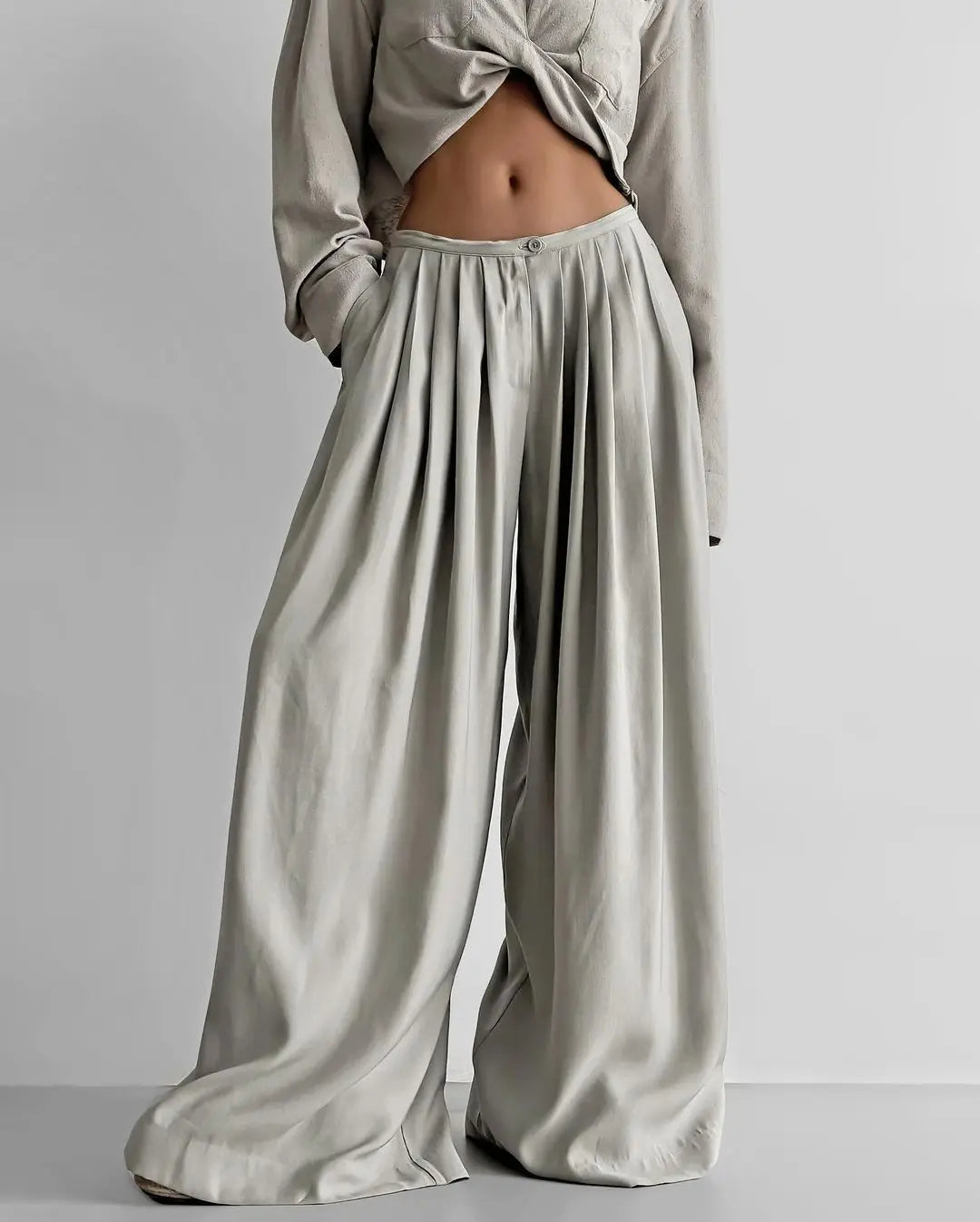 Enyami Skin Friendly Fit Wide Leg Low Rise High Waist Pleated Front Detailing Wide Leg Trousers Soft Mopping Women Pants