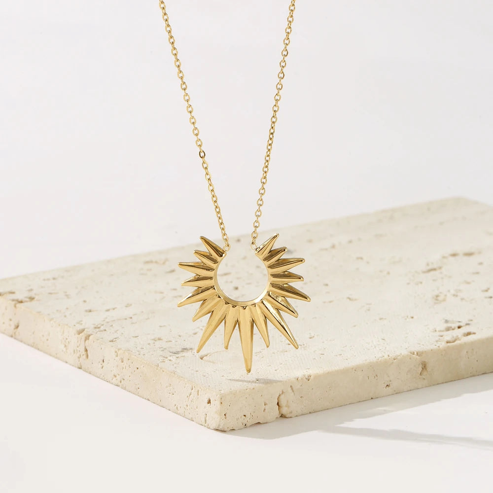 Fashion Star Sun Pendant Necklace Snake Chain Nickel Free Jewelry Women Custom 18K Gold Plated Waterproof Titanium Stainless