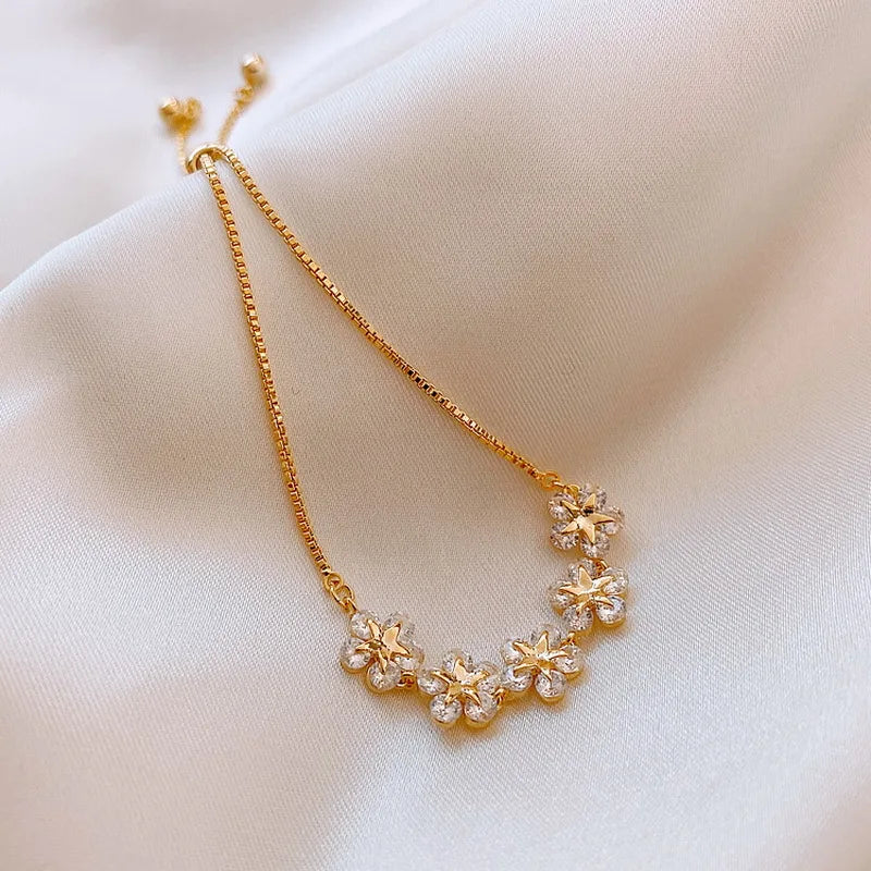 2024 Elegant Women's Adjustable Gold Chains Korean Simple Personality Rhinestone Crystal Flower Bracelet Elegant Bangles