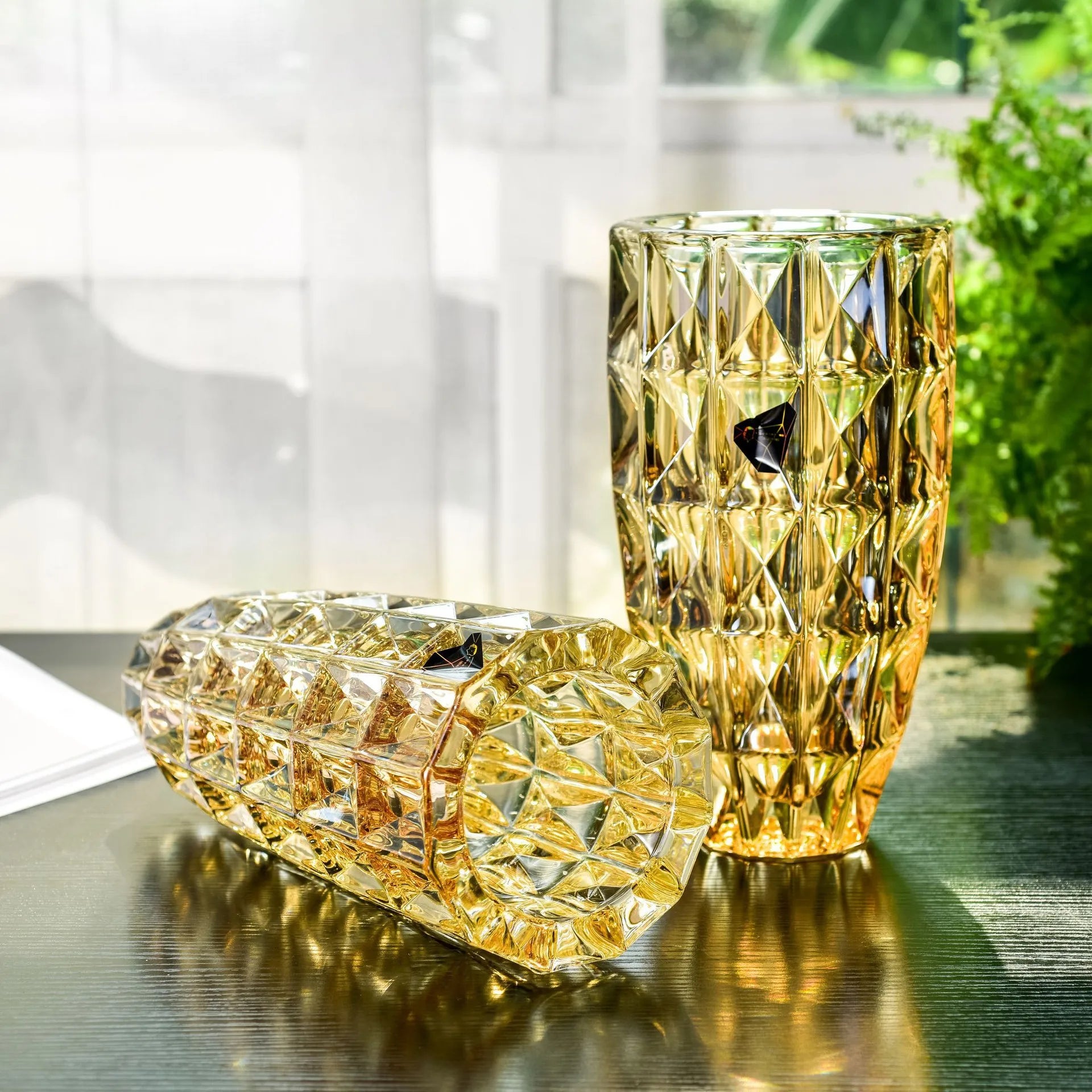 New Golden Modern Handmade Luxury Crystal Glass Thick Bottom Tabletop Vase for Party and Hotels