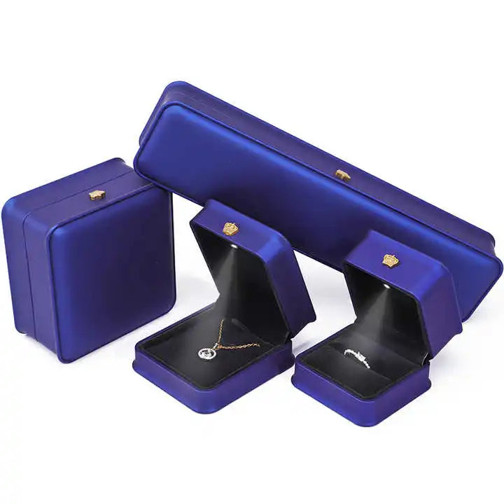 Luxury Led Leather Jewlery Box Pendant Necklace Ring Packing Box Wedding Ring Box With Led Light
