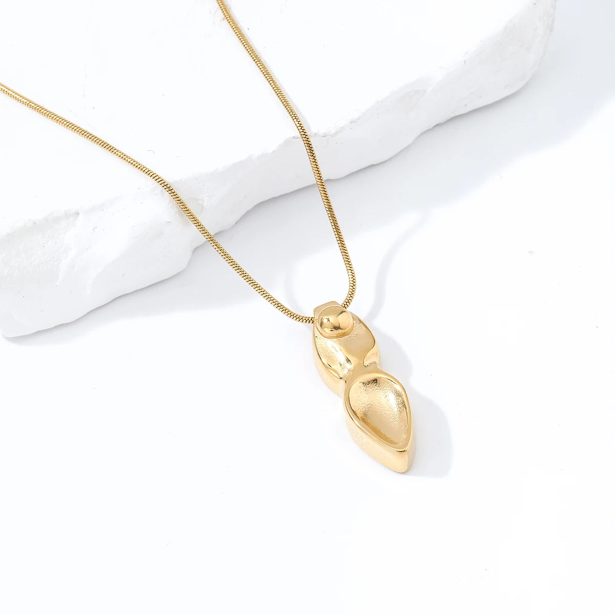 Stylish Unique Stainless Steel Gold Plated Sword Pendant Geometric Chic Western Charm Necklace