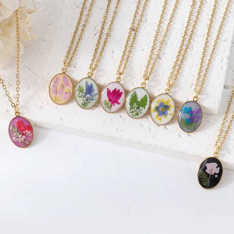 Vibrant and Unique Oval Floral Resin Necklace Women Handmade Gold Pressed Flower Necklace for Women Parties Gifts