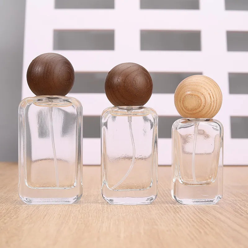 Wholesale Empty 30ml  50ml Screw Neck Clear  Flat   Refillable Perfume Spray Glass Bottle with Wooden  Cap