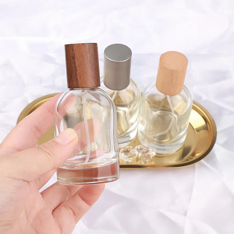 Wholesale Cheap Price clear Color 30ml 50ml Man Women Cosmetic Glass Spray Wood Perfume Bottle Cap
