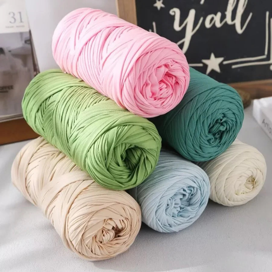 Hot Selling Wholesale 200g Chunky Hand Knitting 100% Polyester Fabric T-shirt Yarn for Crocheting Bag