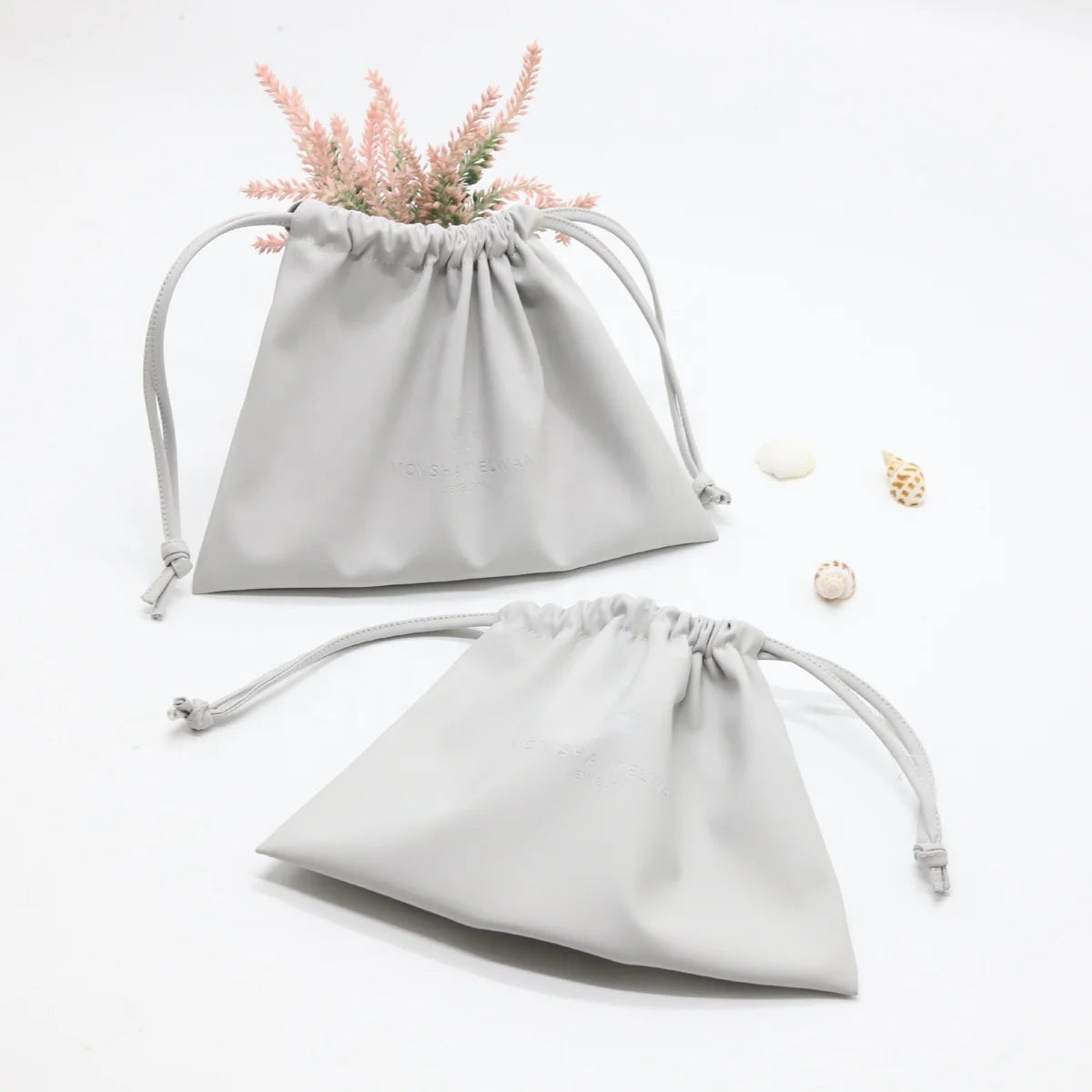 Custom Emboss Logo Gray Faux Leather Travel Cosmetic Dust Pouch High End Drawstring Pu Leather Gift Makeup Cosmetic Bag