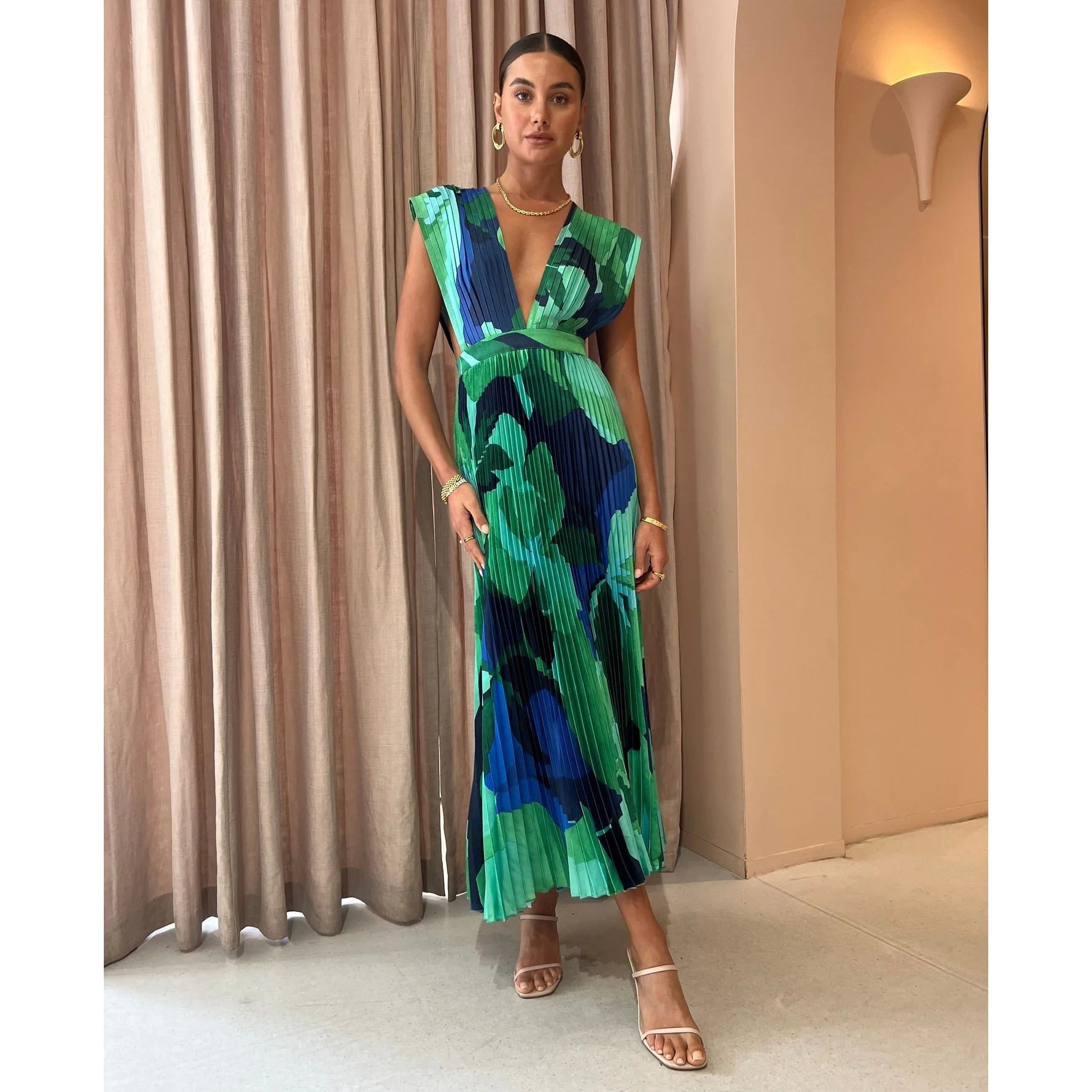 Boutique Wholesale 2026 Summer New Pleated Sleeveless Casual Loose Vacation Women's Dress