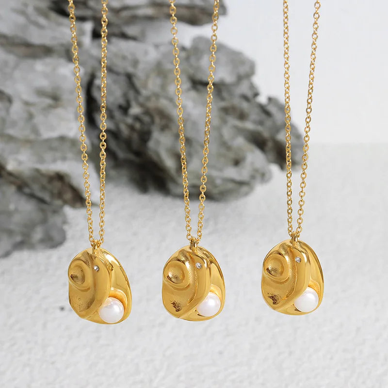 Vintage Bohemian Gold Necklace Water Drop Shape Inlaid Pearls Stainless Steel Geometric Convex Texture Irregular Oval Design