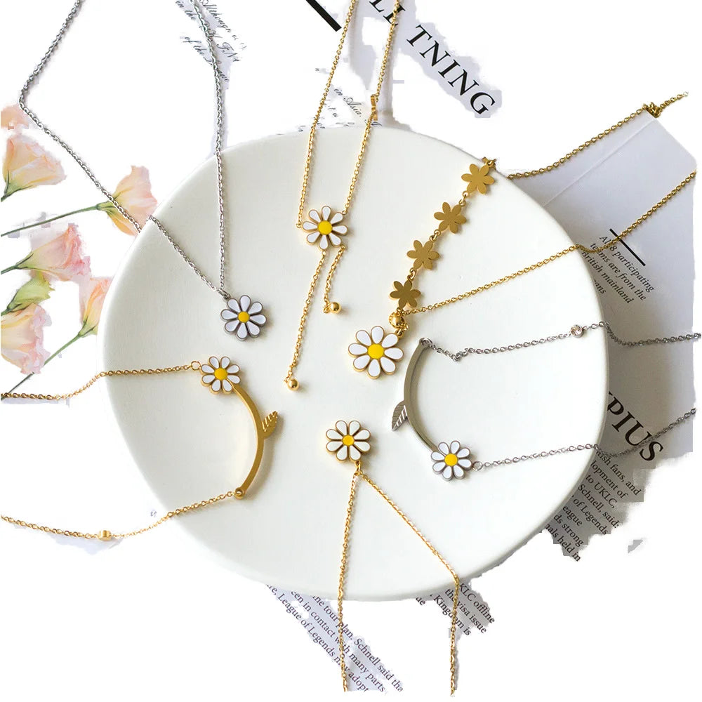 Korean Version Stainless Steel Daisy Necklace for Women and Girls Gold Plated Non-Tarnish Chains Trendy Fine Jewelry Necklace