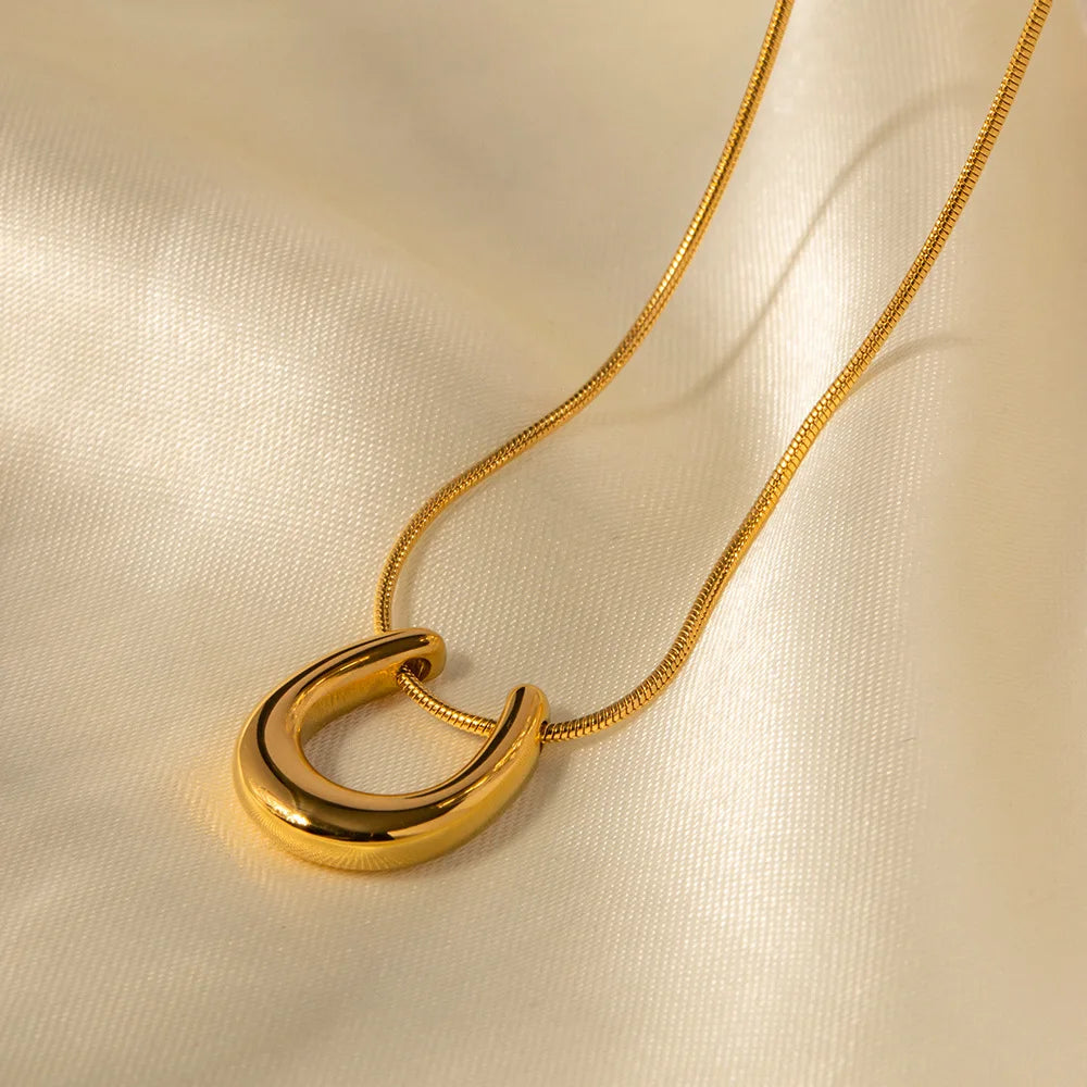 2023 Women's Fashion 18k Gold Plated Light Luxury Titanium Stainless Steel U Shape Pendant Necklace