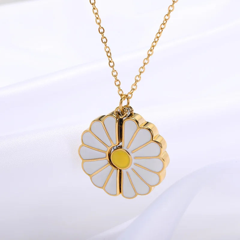 Daisy Jewelry Necklace Gold Plated Pendant Flower Necklace Letter Alloy Daisy Shell Stainless Steel Insert Personalized Necklace