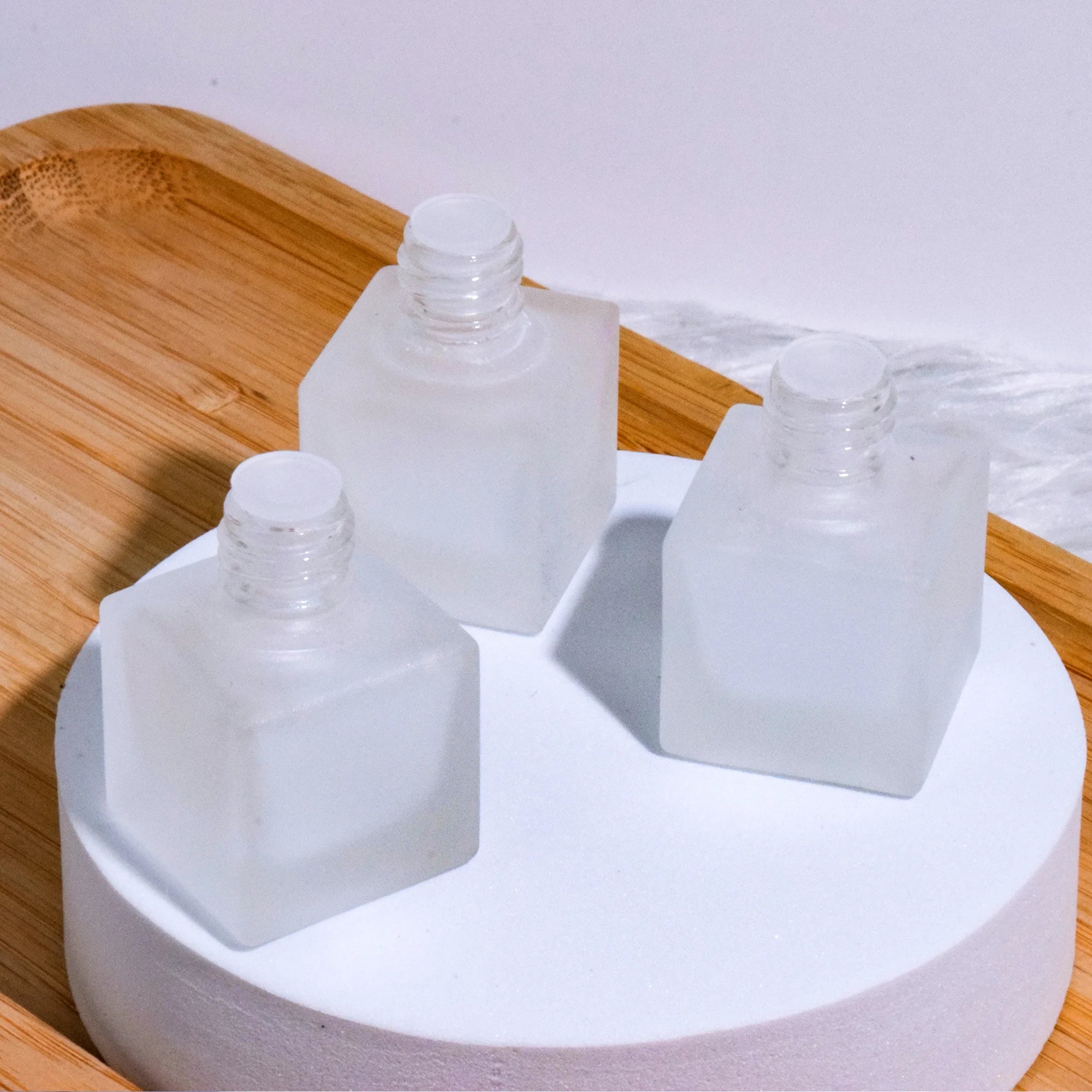 High End 6ml 8ml 10ml Square Refillable Car Perfume Bottles with Wooden Diffuser
