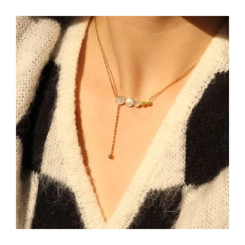 Chris April Fashion Jewelry 316L Stainless Steel PVD Gold Plated Personalized Natural Shell Necklace with Ball Pendant