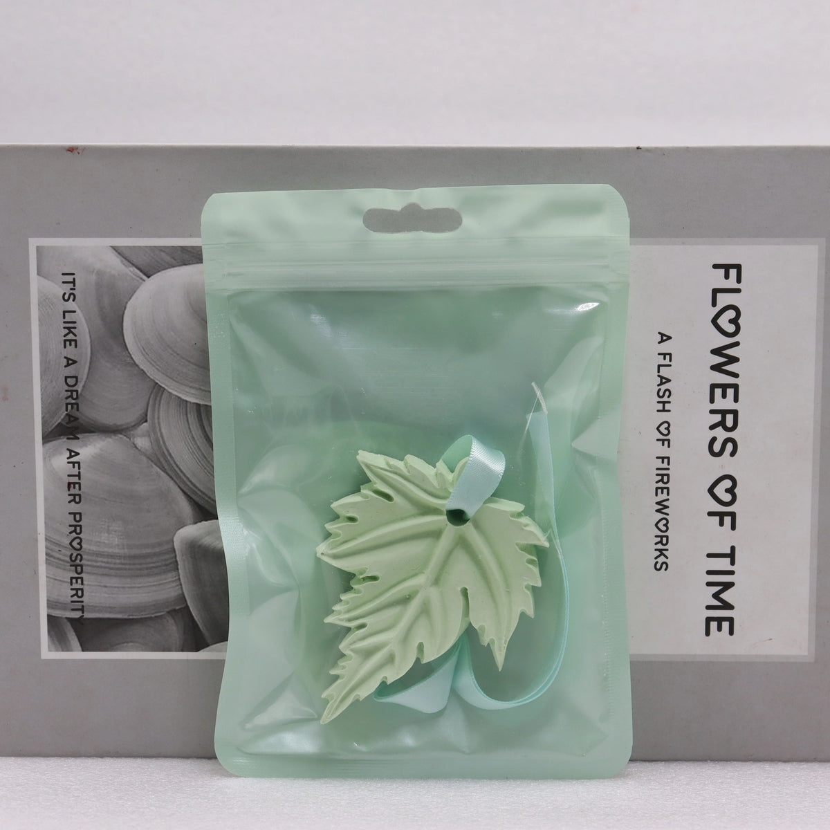 Hot Sell Cute Hanging Leaf Shaped Eco-Friendly Non-Toxic Plaster Aromatherapy Diffuser for Home & Car Air Freshener