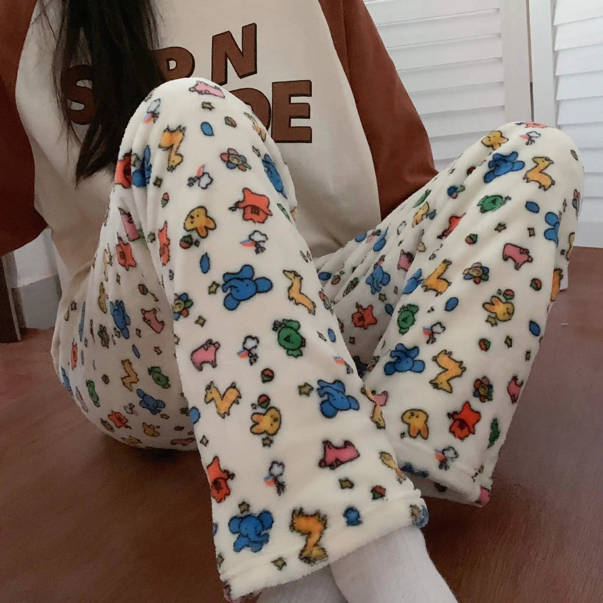 New Design Cute Bear Printing Thermal Home Trousers Warm Flannel Unisex Pajama Pants for Winter Women Polyester Home Textiles