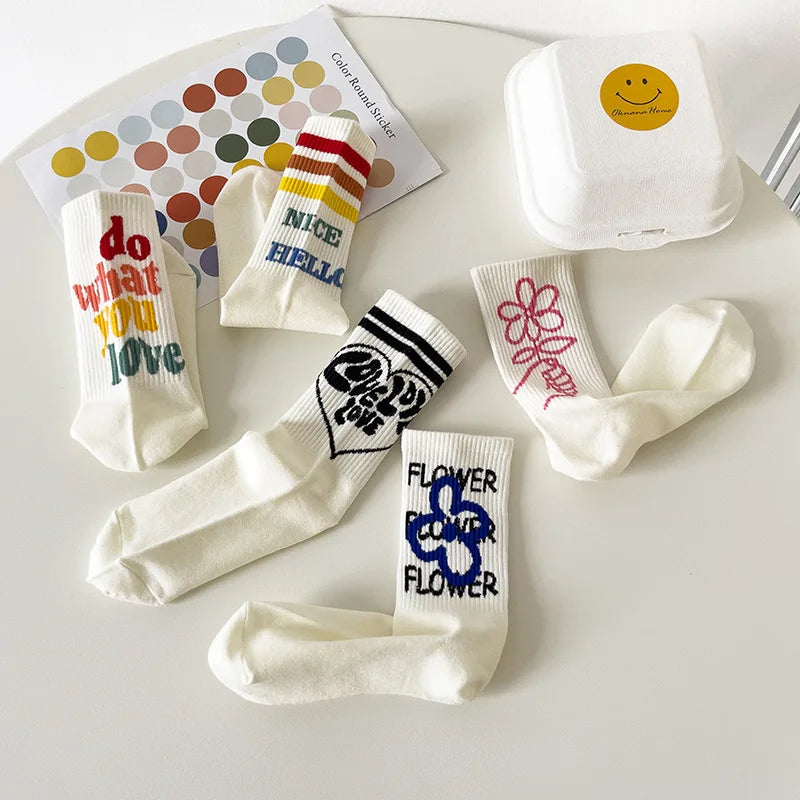 YH Sports Trendy Mid-Crew Crew Socks Creative Graffiti Floral Pattern White Cotton Knitted with Body Logo Women Socks