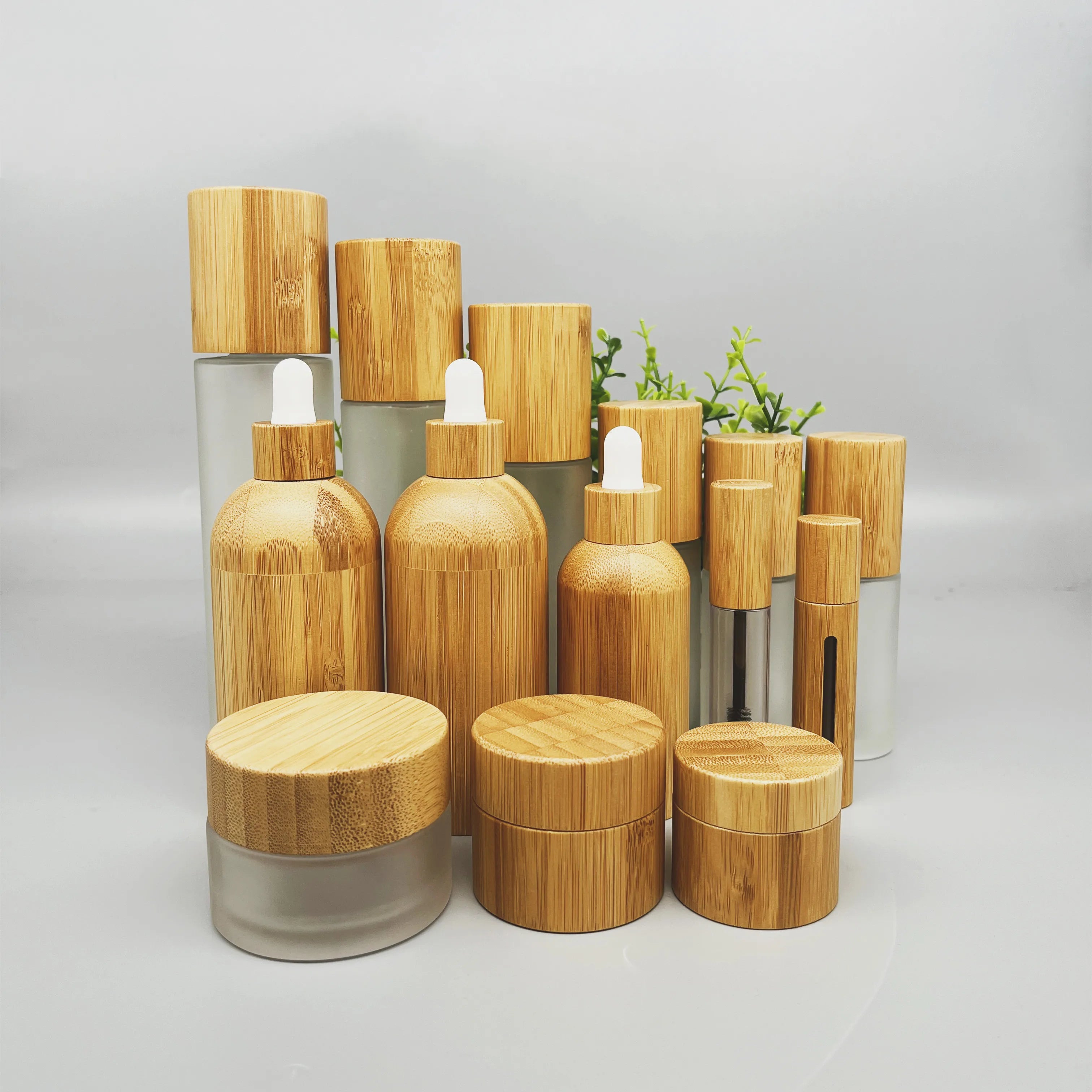 Wholesale 100% Biodegradable Bamboo Cosmetics Frosted Glass Lotion 30ml 50ml 100ml 120ml Bottles with Bamboo Covers Pump Spray