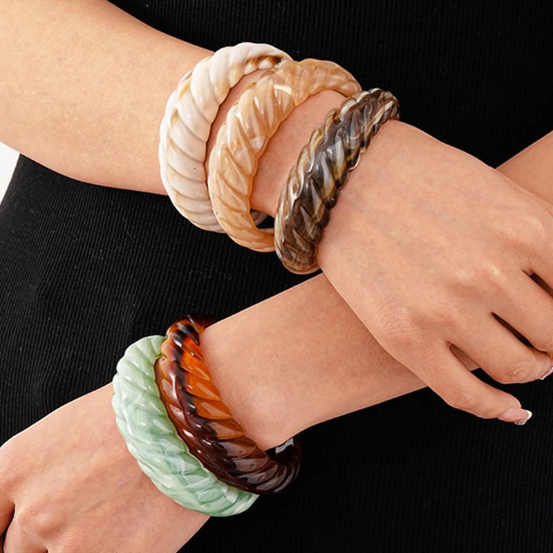 2025 New Arrival Women's Fashion Cuff Bracelets Retro Dyed Acrylic Thread Geometric Acrylic Resin Open Cuff Bangle Bracelets