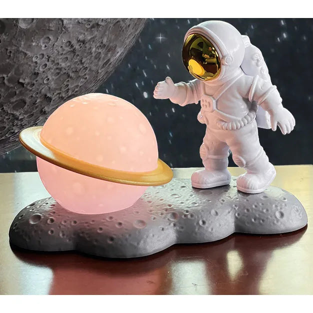 Delicate Astronaut Table Lamp Battery Model Bedroom Night Lights Kids Table Decorative Lamps