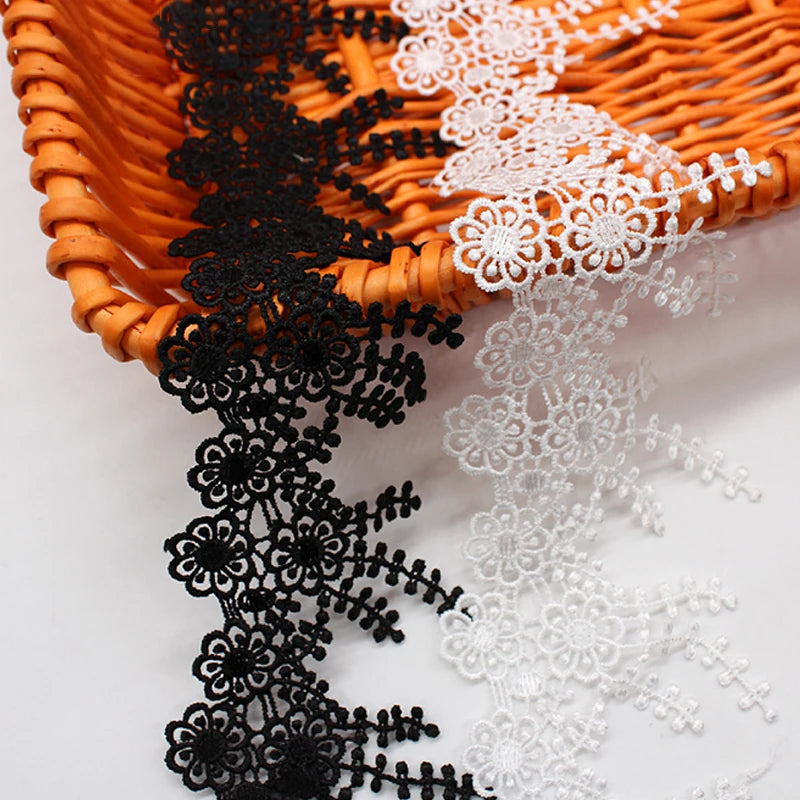 MSBJ677 Fine-knitted Water-soluble Embroidery Lace Black and White Fringed Flower Lace Trim