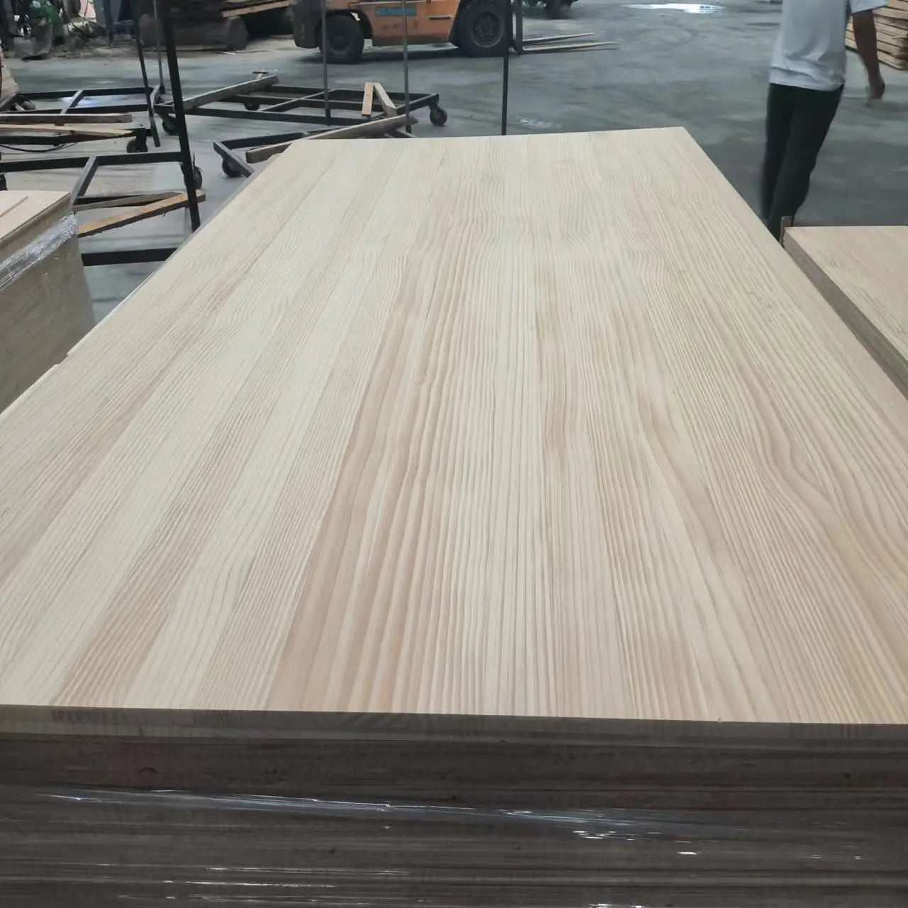 Natural Color Type Wood Pine Edge Glued Wood Boards Solid Wood Pine Board for Making Furniture