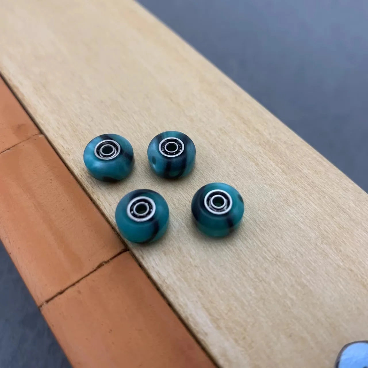 New Mix Color 80D CNC Finger Skateboard Wheels Swirl Fingerboard Wheels