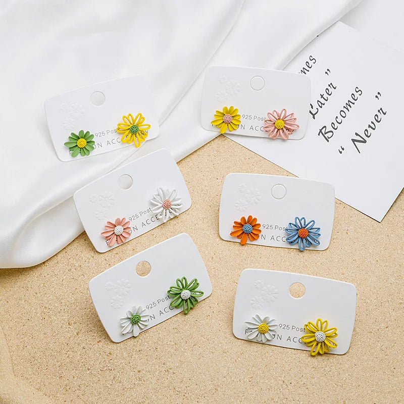 2025 Fresh Fashion Asymmetric Daisy Stud Earrings Hollow Flower Kawaii Earrings for Girl