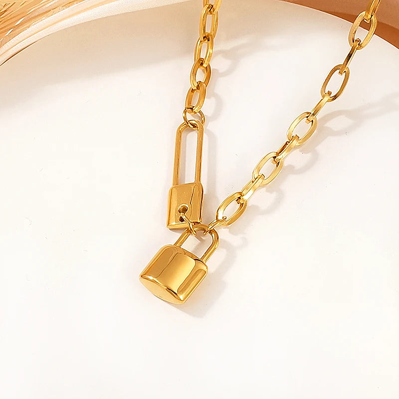 Fashion Custom Stainless Steel Jewelry Wholesale PVD 18K Gold Plated Waterproof Pin Lock Love Heart Charms Ladies Necklace Gift