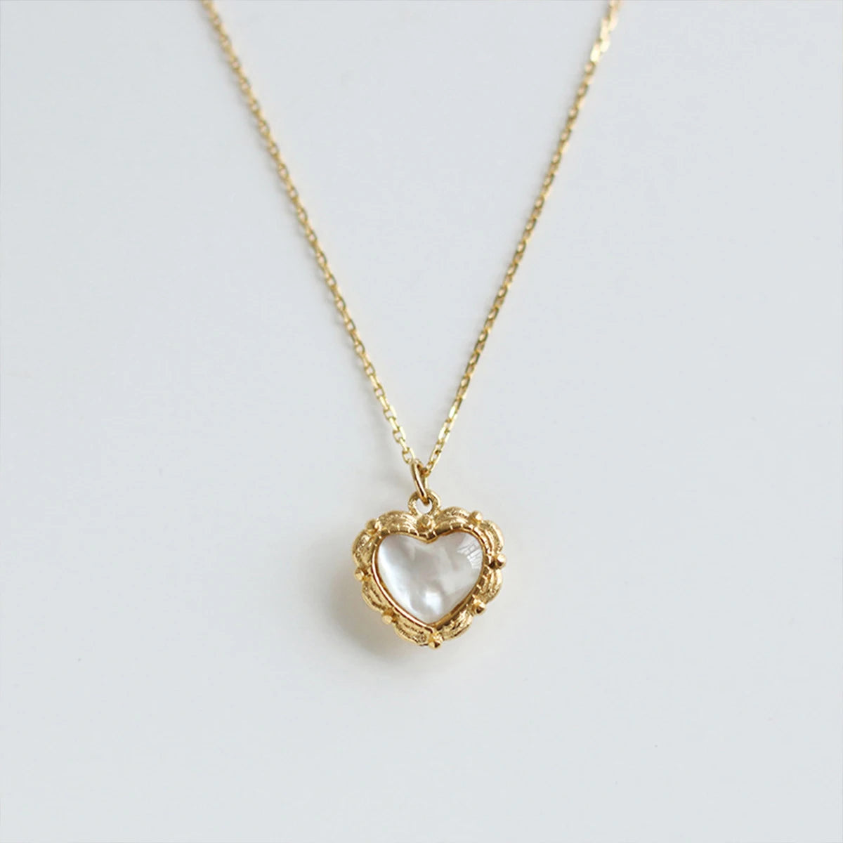 Fashion Stainless Steel Jewelry 18K Gold Plated Epoxy Natural Shell Love Heart Pendant Necklace for Women YF2406