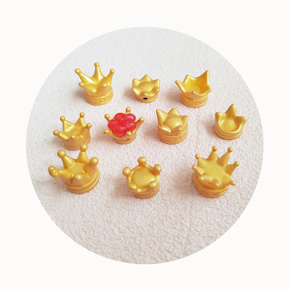 3D Crown Miniatures 17*22mm Kawaii Cabochons Resin Jewelry Charms Dollhouse Toys Mini King Princess Crown Figurines Crafts