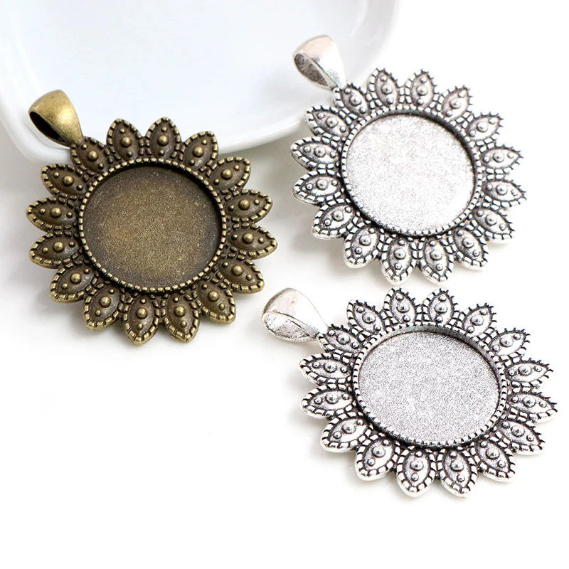 20mm Inner Size Antique Silver Plated Bronze Classic Flower Style Cabochon Base Setting Charms Pendant Blank Bezel Tray