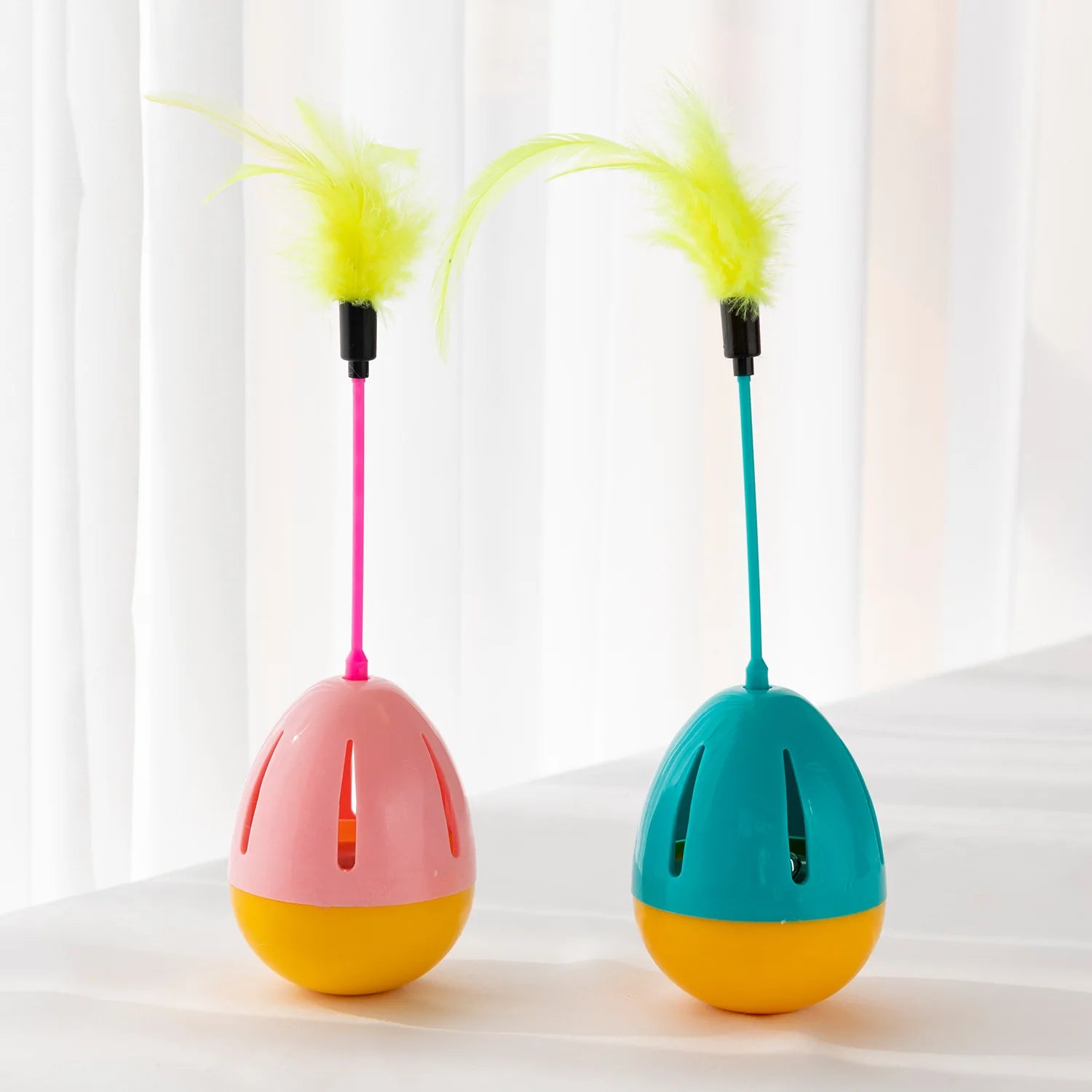 Best Selling Wholesale Tumbler Plastic Ball with Feather Smart Cat Toy