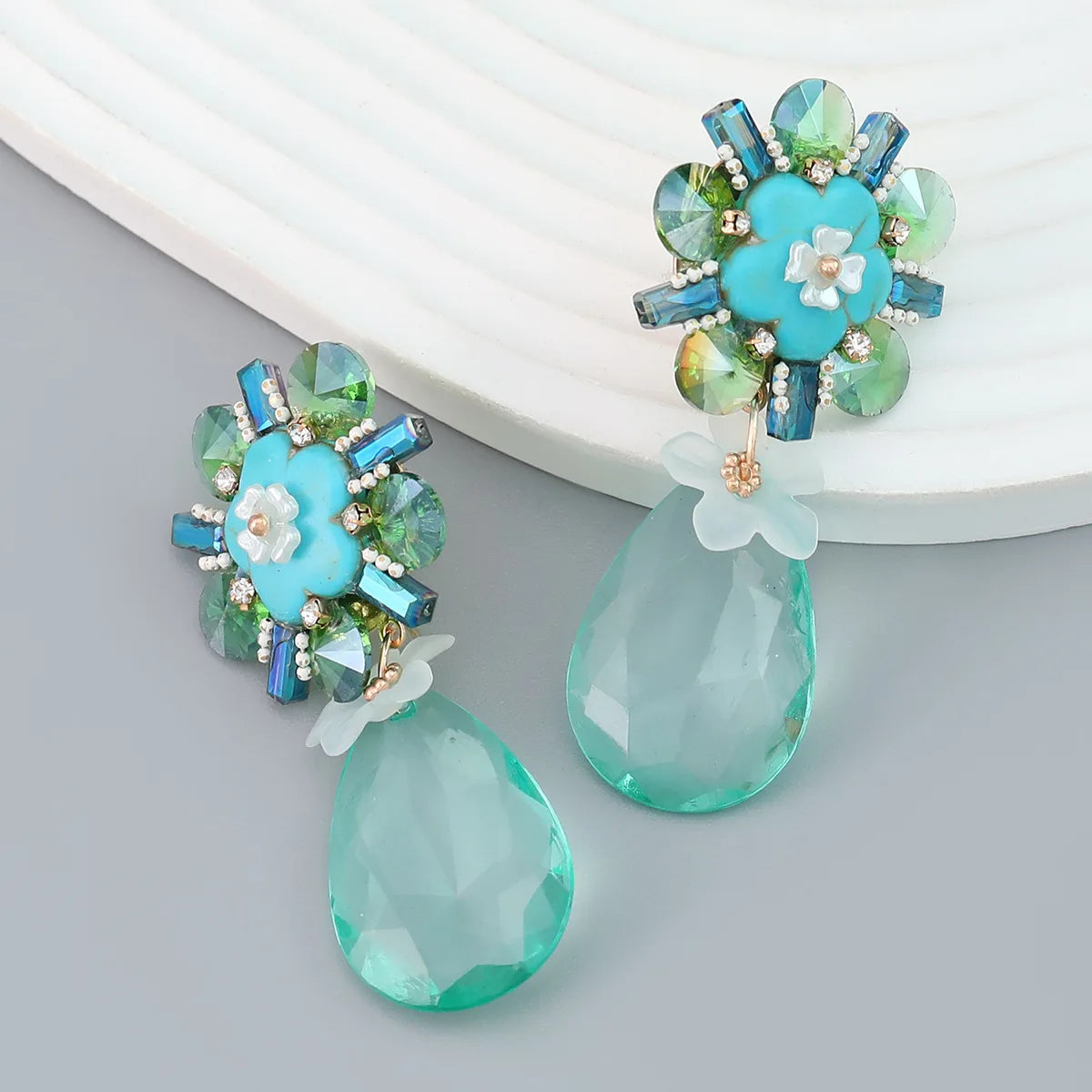 Kaimei 100 Designs Fashion Jewelry Spring New Flower Earrings European Acrylic Elegant Flower Teardrop Beads  Earrings Wholesale