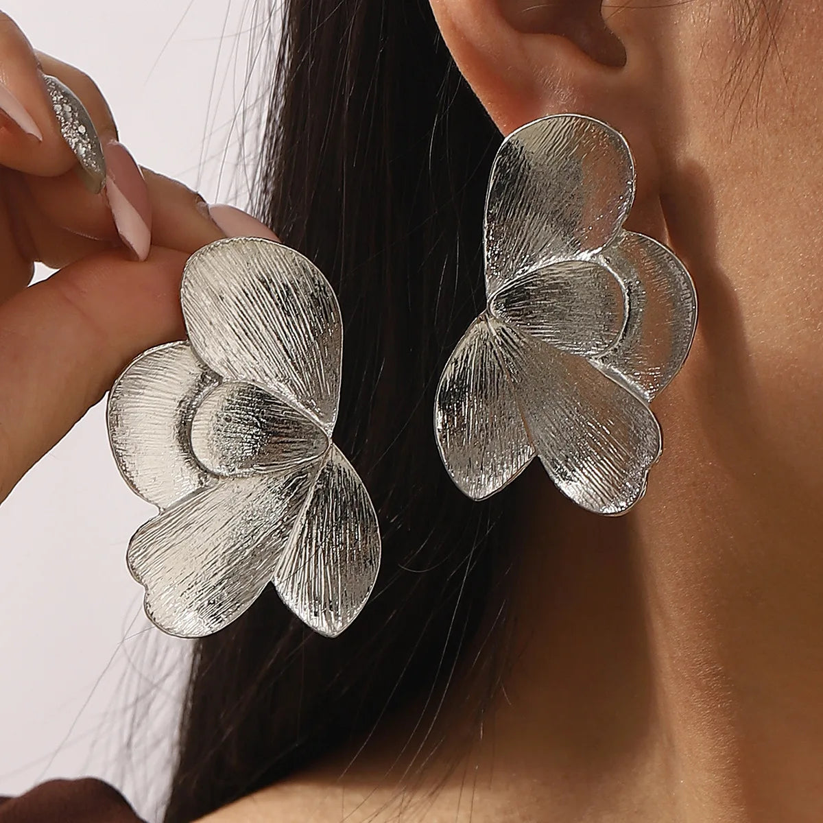 KAIMEI 2025 New Arrival Fashion Jewelry Irregular Folded Geometric Alloy Earrings Big Women Petal Flower Shaped Leaves Earrings